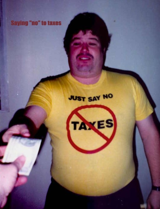 http://libertycrusader.files.wordpress.com/2008/12/034-gary-with-no-taxes-shirt.jpg?w=510&h=667